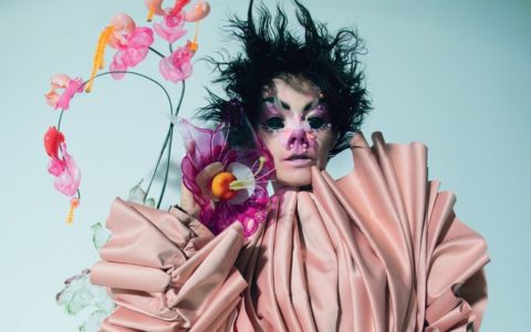 Björk se entrevistó a si misma porque es Björk y el resultado es mágico y confuso