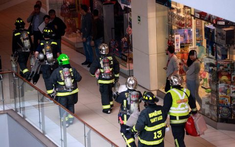 Bomberos confirmó suicidio con cianuro en mall Costanera Center